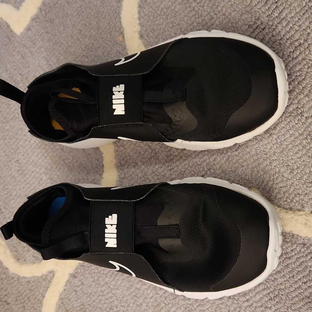 Nike sneakers Size 7 Youth